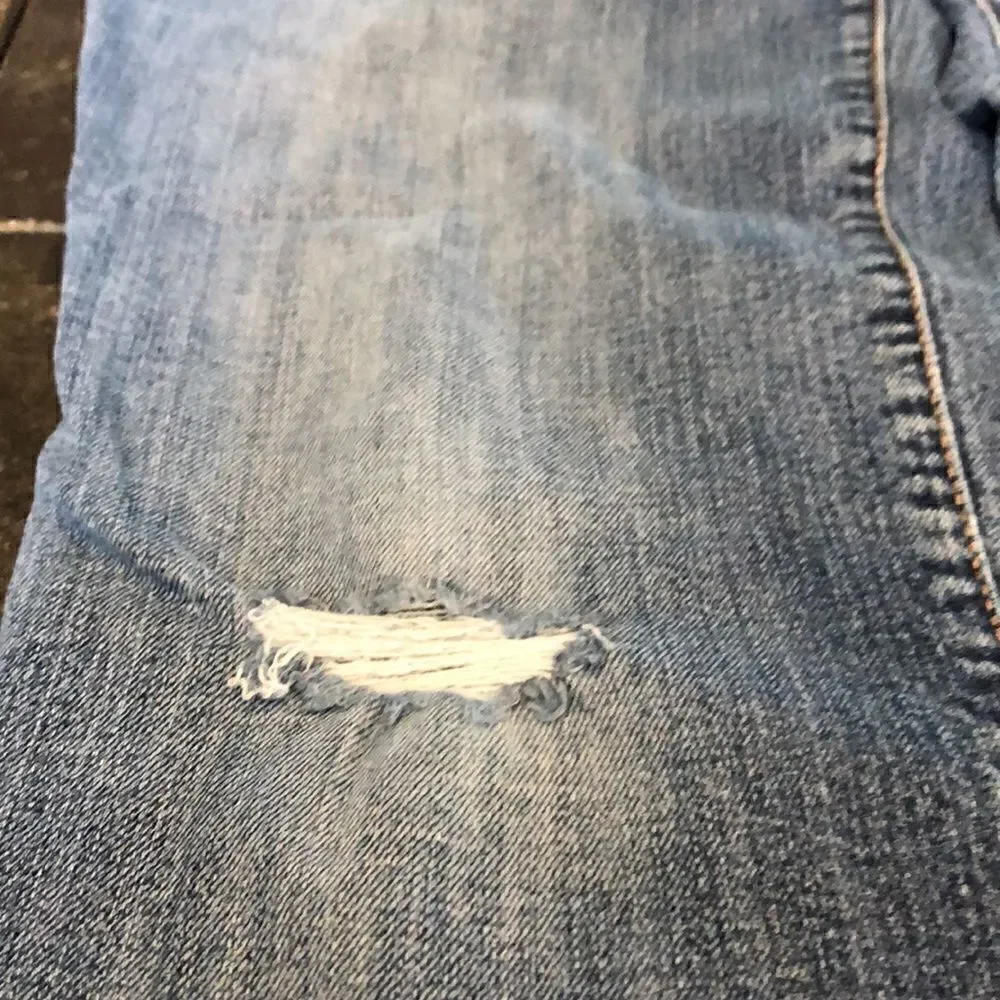 Eddie Bauer Curvy Straight Leg Jeans in Medium Wash size 12